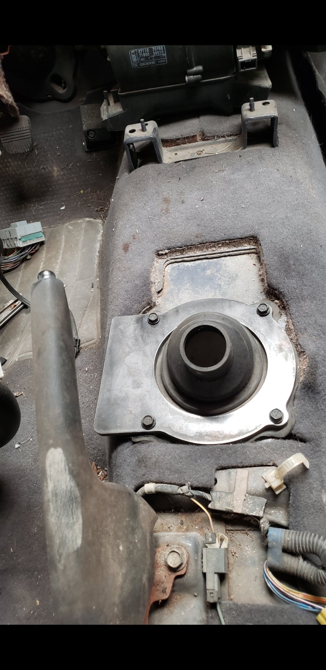 Bolt on handbrake plate for schassis